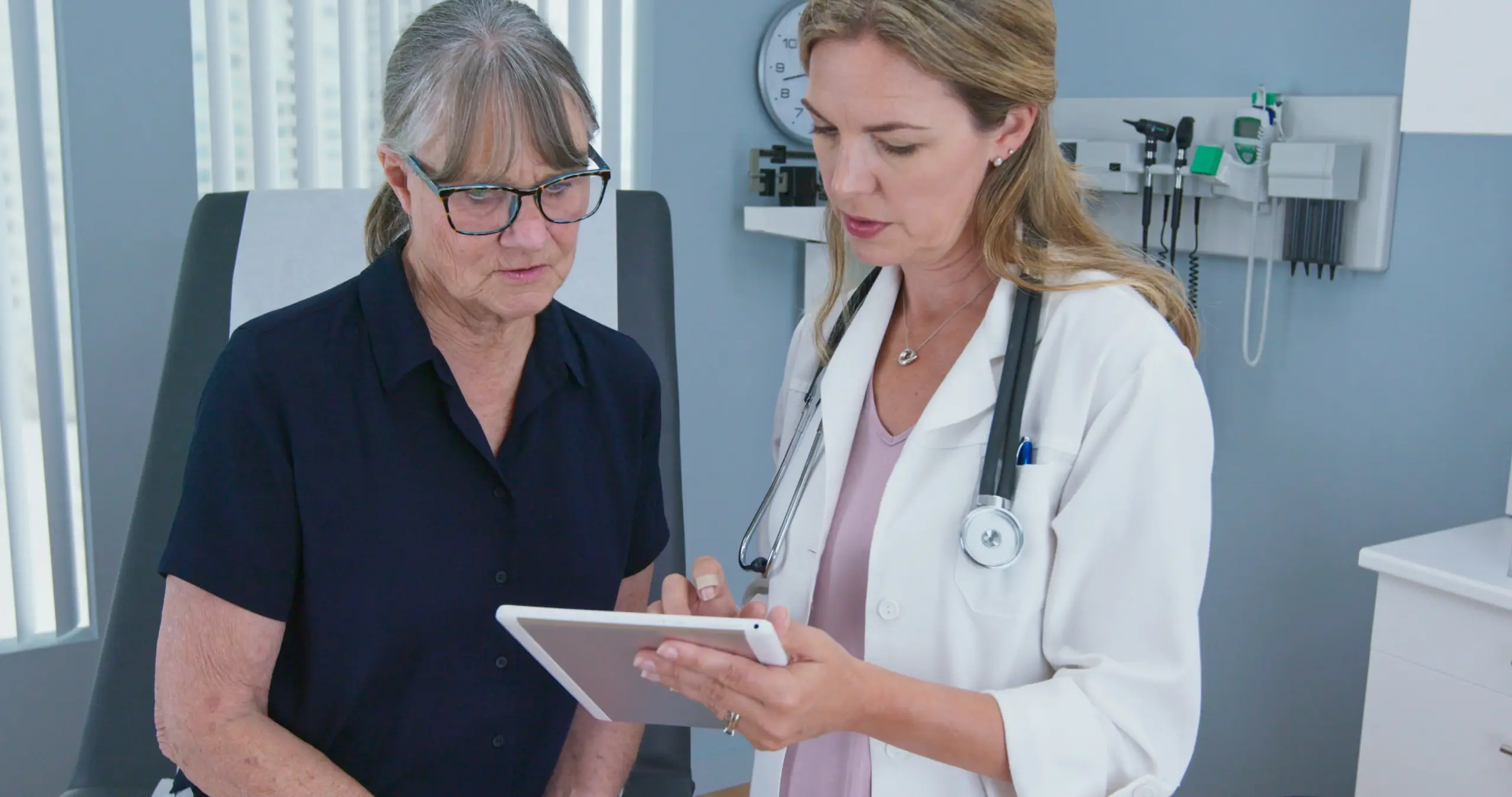 Primary care doctor consulting patient for acute illness treatment | Medical Spa in Lisle, Illinois | Advanced Care & Medspa